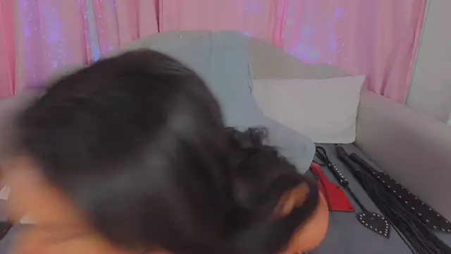 MeghanXO online show from December 4, 2025, 2:43 am