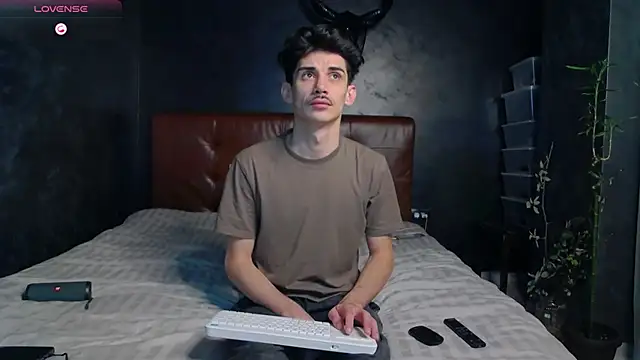 Snapshot of DanielCrush1 chatting on March 16, 2026, 11:14 am DanielCrush1 online show from March 16, 2026, 11:14 am