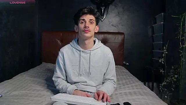 Snapshot of DanielCrush1 chatting on March 17, 2026, 5:49 pm DanielCrush1 online show from March 17, 2026, 5:49 pm