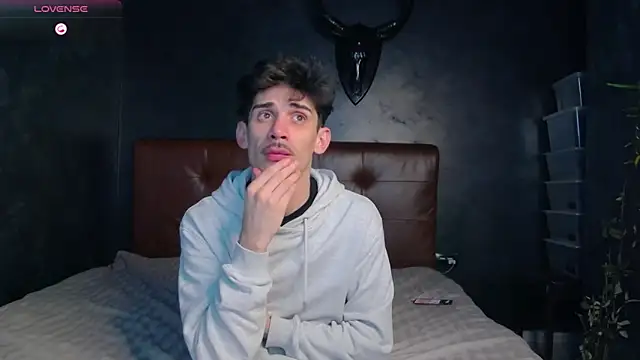 Snapshot of DanielCrush1 chatting on March 19, 2026, 1:09 am DanielCrush1 online show from March 19, 2026, 1:09 am