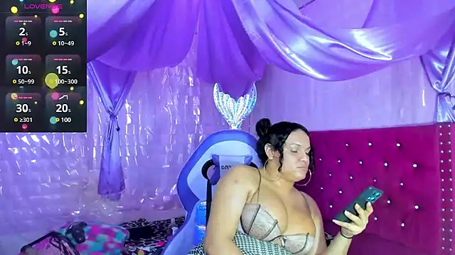 Snapshot of sirenadirtysexxx chatting on December 5, 2024, 6:44 pm sirenadirtysexxx online show from December 5, 2024, 6:44 pm