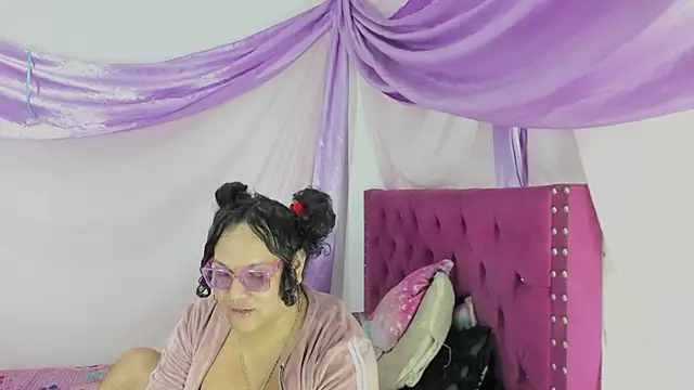 Snapshot of sirenadirtysexxx chatting on September 19, 2025, 7:36 pm sirenadirtysexxx online show from September 19, 2025, 7:36 pm