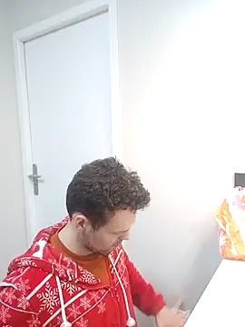 Snapshot of antoinepassion chatting on February 23, 2025, 5:29 pm antoinepassion online show from February 23, 2025, 5:29 pm