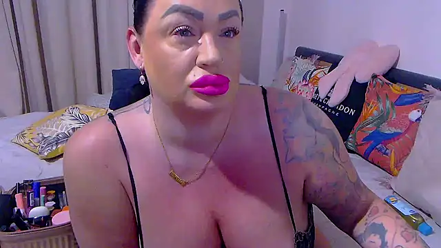 Snapshot of BustyVicky chatting on May 27, 2026, 9:23 pm BustyVicky online show from May 27, 2026, 9:23 pm