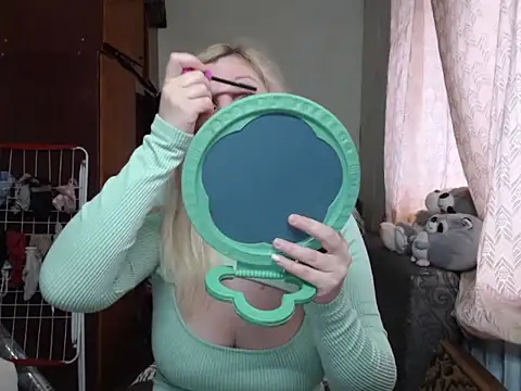 Snapshot of BustyBlond chatting on January 14, 2025, 6:24 am BustyBlond online show from January 14, 2025, 6:24 am