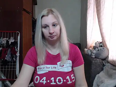 Snapshot of BustyBlond chatting on January 17, 2025, 9:49 am BustyBlond online show from January 17, 2025, 9:49 am