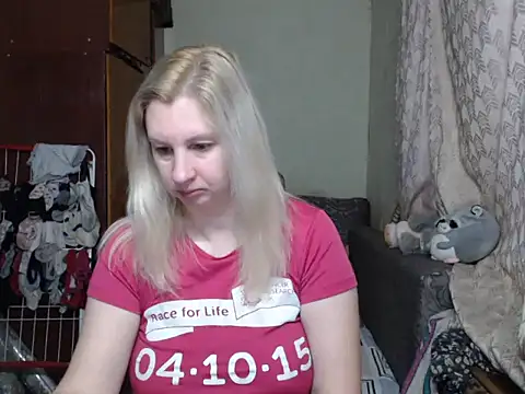 Snapshot of BustyBlond chatting on January 22, 2025, 5:37 am BustyBlond online show from January 22, 2025, 5:37 am