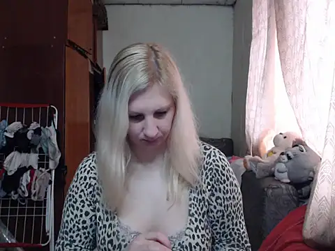 Snapshot of BustyBlond chatting on January 27, 2025, 10:06 am BustyBlond online show from January 27, 2025, 10:06 am
