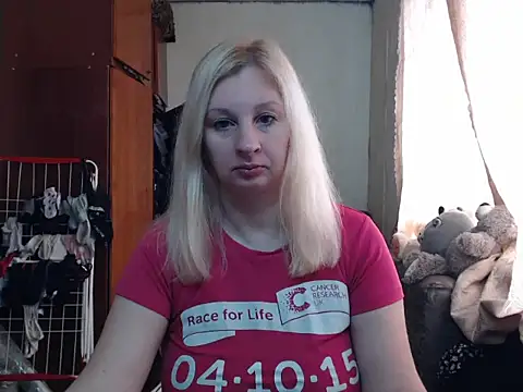 Snapshot of BustyBlond chatting on February 3, 2025, 8:24 am BustyBlond online show from February 3, 2025, 8:24 am