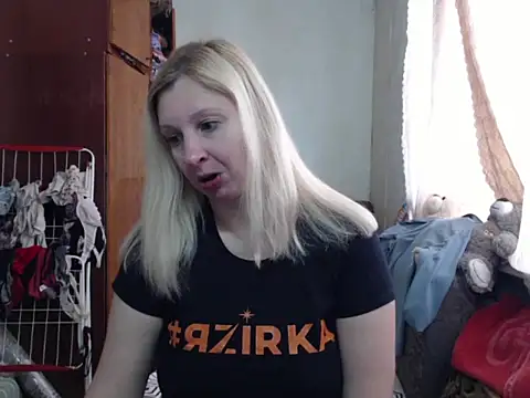 Snapshot of BustyBlond chatting on February 23, 2025, 11:00 am BustyBlond online show from February 23, 2025, 11:00 am
