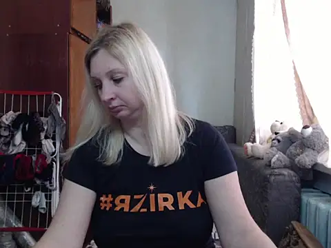 Snapshot of BustyBlond chatting on February 27, 2025, 10:04 am BustyBlond online show from February 27, 2025, 10:04 am