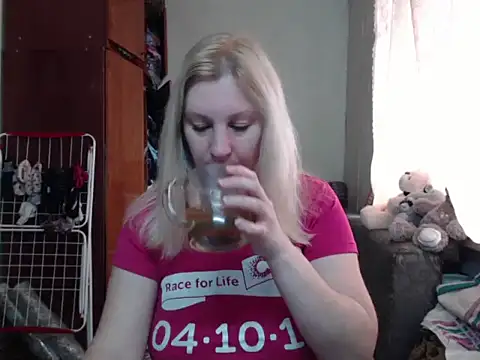 Snapshot of BustyBlond chatting on March 4, 2025, 5:53 am BustyBlond online show from March 4, 2025, 5:53 am