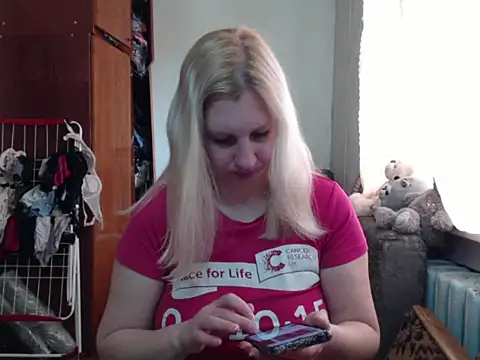 Snapshot of BustyBlond chatting on March 5, 2025, 10:00 am BustyBlond online show from March 5, 2025, 10:00 am