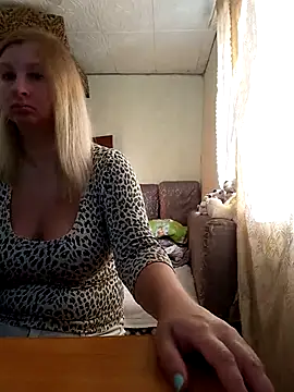 Snapshot of BustyBlond chatting on September 25, 2025, 5:22 am BustyBlond online show from September 25, 2025, 5:22 am