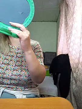 Snapshot of BustyBlond chatting on October 13, 2025, 4:12 am BustyBlond online show from October 13, 2025, 4:12 am