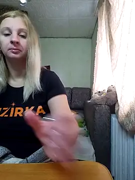 Snapshot of BustyBlond chatting on October 17, 2025, 5:54 am BustyBlond online show from October 17, 2025, 5:54 am