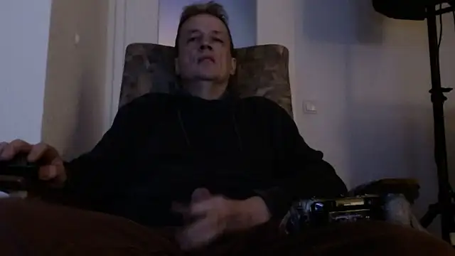 Snapshot of Cordt27 chatting on October 7, 2025, 5:43 pm Cordt27 online show from October 7, 2025, 5:43 pm