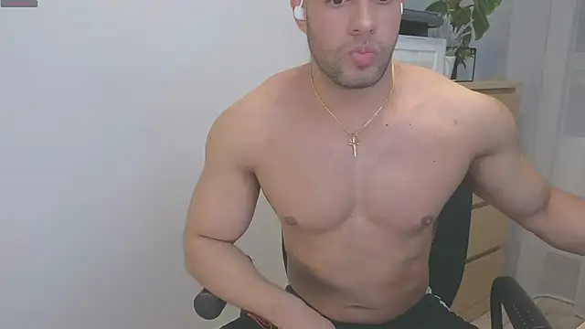 izaak lover online show from February 13, 2025, 6:05 pm