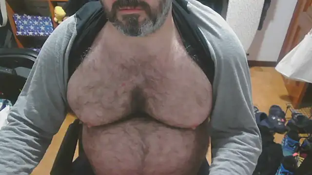 Snapshot of mikeyhotbear chatting on January 13, 2025, 7:00 am mikeyhotbear online show from January 13, 2025, 7:00 am