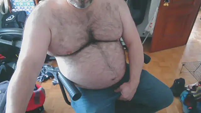 Snapshot of mikeyhotbear chatting on January 21, 2025, 11:13 am mikeyhotbear online show from January 21, 2025, 11:13 am