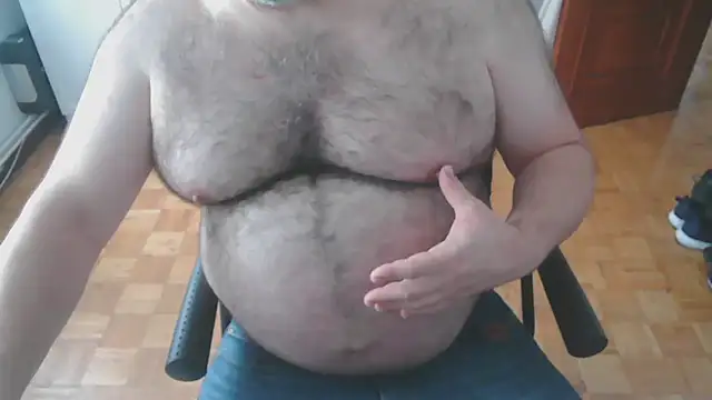 Snapshot of mikeyhotbear chatting on October 21, 2025, 12:39 pm mikeyhotbear online show from October 21, 2025, 12:39 pm