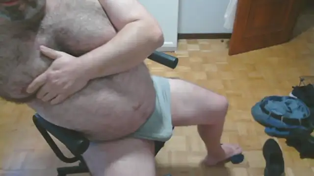 Snapshot of mikeyhotbear chatting on October 30, 2025, 8:16 am mikeyhotbear online show from October 30, 2025, 8:16 am