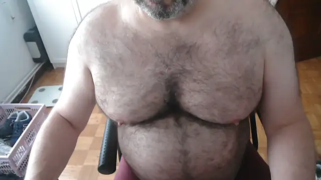 mikeyhotbear online show from June 18, 2026, 9:14 am