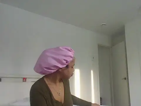 Snapshot of RuggyRackz chatting on December 6, 2024, 7:45 pm RuggyRackz online show from December 6, 2024, 7:45 pm