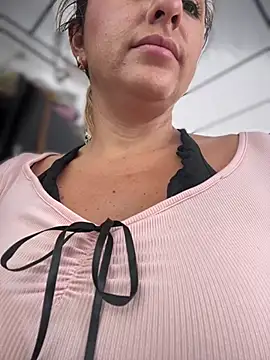 Snapshot of sammyqueenx21 chatting on January 30, 2025, 3:29 pm sammyqueenx21 online show from January 30, 2025, 3:29 pm