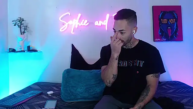 SophieFoxx17 online show from February 20, 2026, 12:27 pm