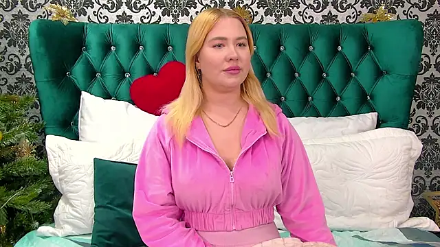 LunaHouston online show from December 14, 2025, 4:12 pm