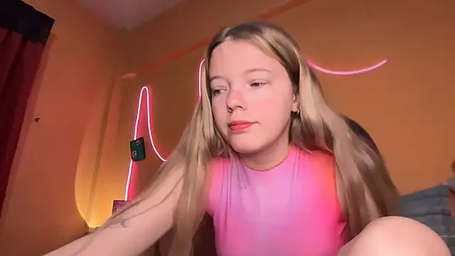 -veranito- online show from October 24, 2025, 3:03 am