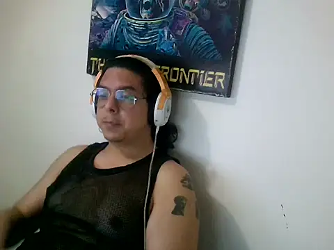 dancingbear14 online show from May 27, 2026, 4:31 am