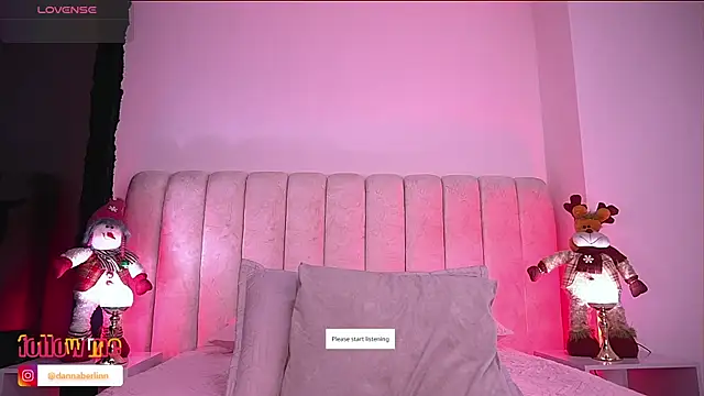 Snapshot of danna_berlin_ chatting on November 7, 2025, 7:25 pm danna berlin online show from November 7, 2025, 7:25 pm