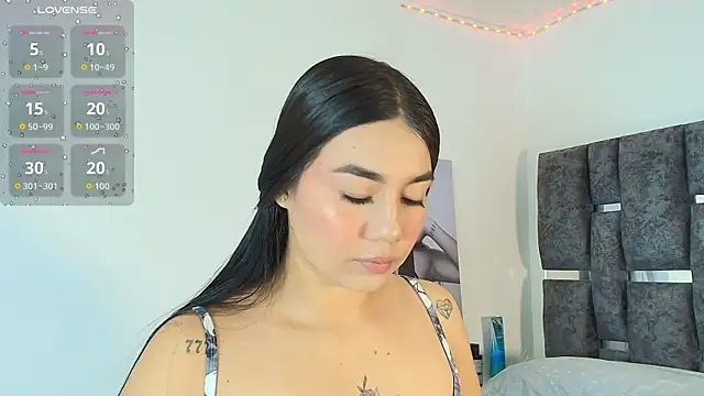 Natasharuso online show from December 16, 2025, 1:38 pm