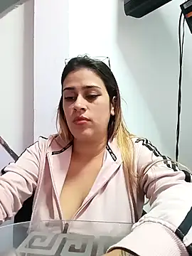 Snapshot of Latina_sexy1 chatting on February 4, 2025, 4:39 pm Latina sexy1 online show from February 4, 2025, 4:39 pm