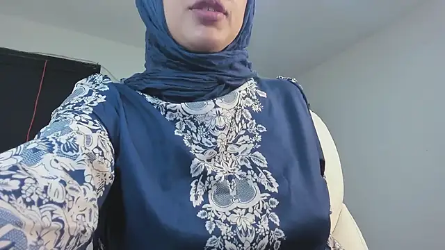 Snapshot of adila_anich chatting on January 10, 2025, 1:10 am adila anich online show from January 10, 2025, 1:10 am