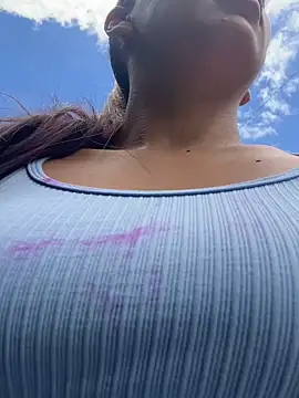 Snapshot of adila_anich chatting on September 29, 2025, 4:45 pm adila anich online show from September 29, 2025, 4:45 pm