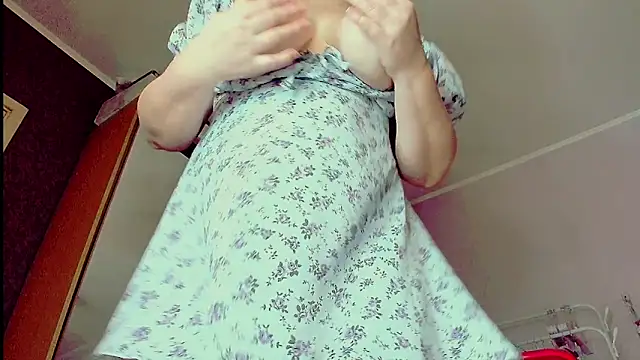 UrSexyMilf online show from December 19, 2024, 1:40 pm