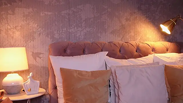 AngelaFay online show from March 11, 2025, 11:12 am