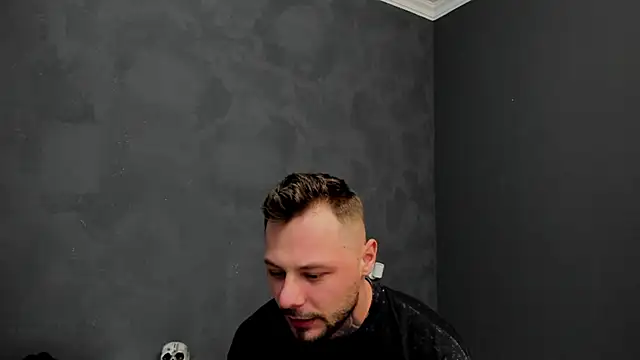 Snapshot of BrianHunts chatting on January 28, 2025, 5:54 am BrianHunts online show from January 28, 2025, 5:54 am