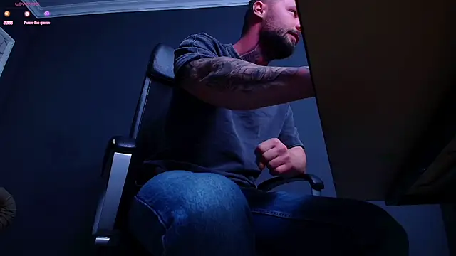 Snapshot of BrianHunts chatting on October 28, 2025, 5:00 am BrianHunts online show from October 28, 2025, 5:00 am