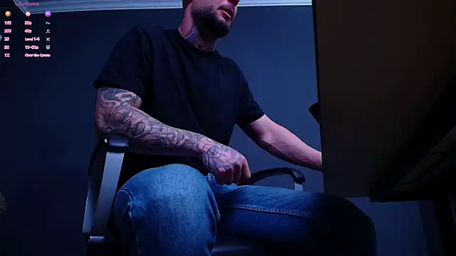 Snapshot of BrianHunts chatting on October 30, 2025, 5:42 am BrianHunts online show from October 30, 2025, 5:42 am