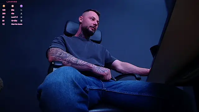 Snapshot of BrianHunts chatting on November 2, 2025, 5:43 am BrianHunts online show from November 2, 2025, 5:43 am