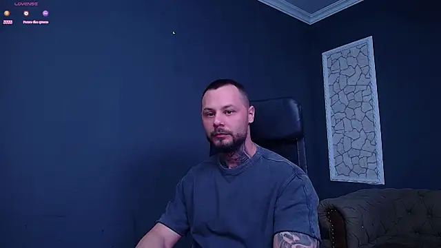 Snapshot of BrianHunts chatting on December 2, 2025, 6:41 am BrianHunts online show from December 2, 2025, 6:41 am