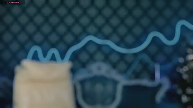 Daphne Moss online show from December 15, 2025, 8:51 am