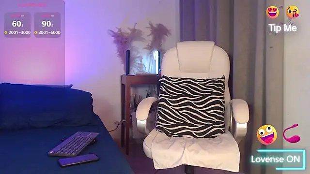 Snapshot of Naia_Ross_1 chatting on November 8, 2025, 8:40 pm Naia Ross 1 online show from November 8, 2025, 8:40 pm