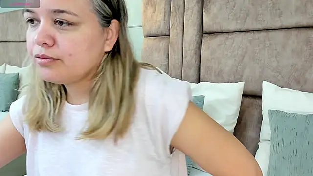 princesaparis online show from February 10, 2025, 11:36 am