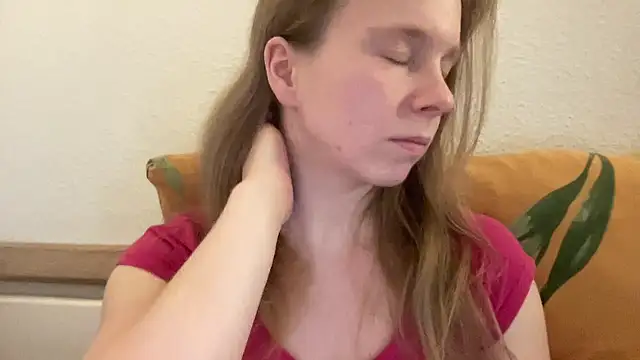 SweetLucy96 online show from March 5, 2025, 3:07 pm