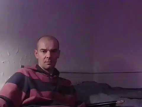 Snapshot of BadRec40 chatting on February 17, 2026, 5:41 pm BadRec40 online show from February 17, 2026, 5:41 pm